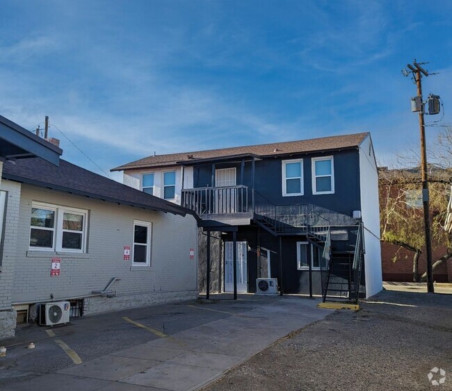 Building Photo - 2315 Montana Ave