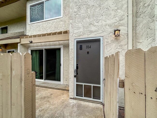 Building Photo - Beautiful 2B/2BA Condo in Mission Valley W...