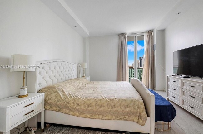 Building Photo - 100 Bayview Dr