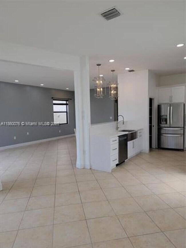 Building Photo - 9136 SW 36th St
