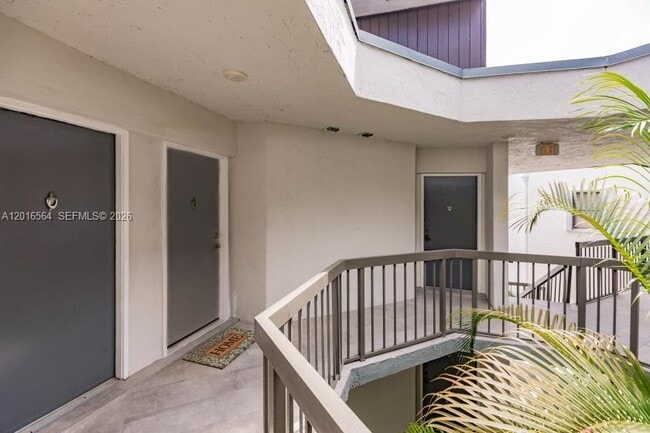 Building Photo - 9425 Fontainebleau Blvd