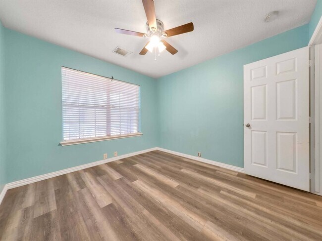 Building Photo - 4927 Deep Glen Ln