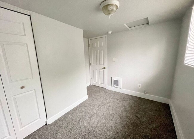 Building Photo - Harrington Unit B