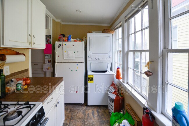 Building Photo - 25 George St