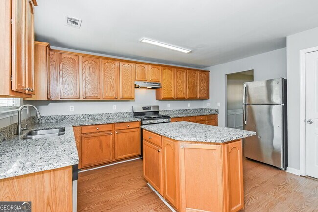 Building Photo - 147 Hidden Lake Cir