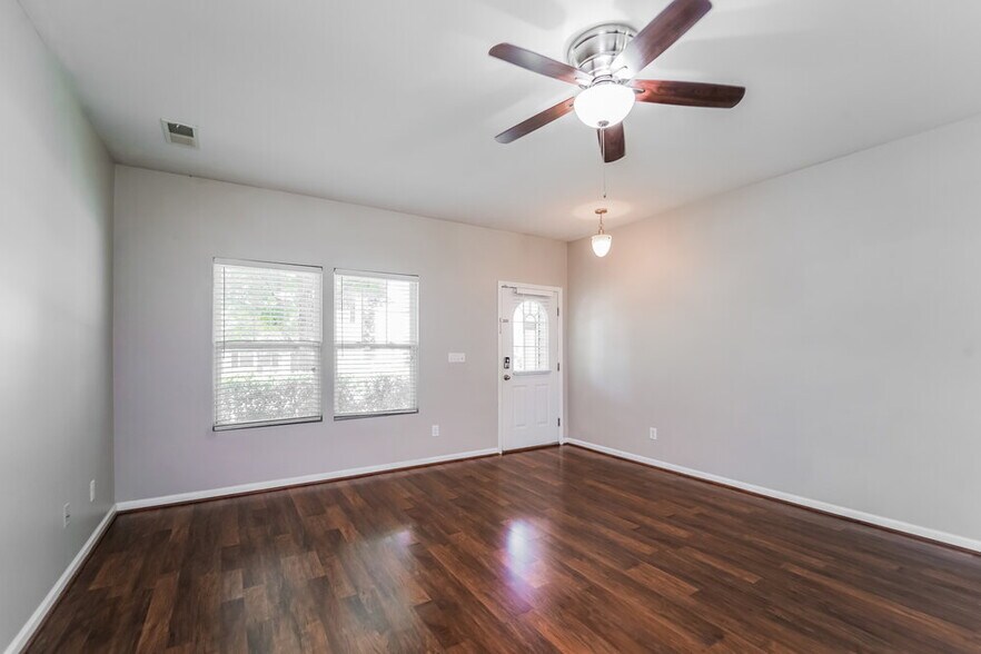 Building Photo - 1040 Joselynn Drive
