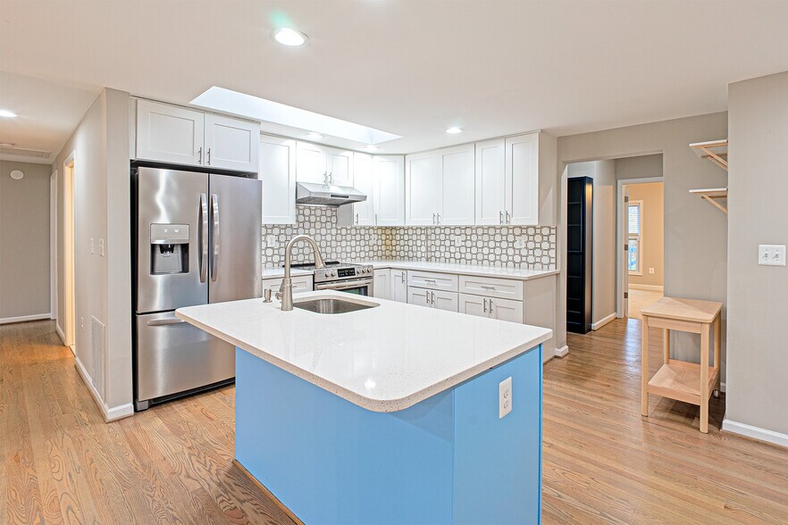 Building Photo - 9705 Locust Hill Dr