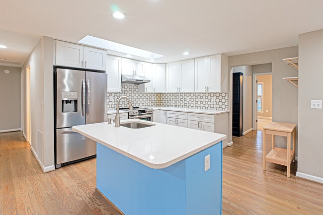 Building Photo - 9705 Locust Hill Dr