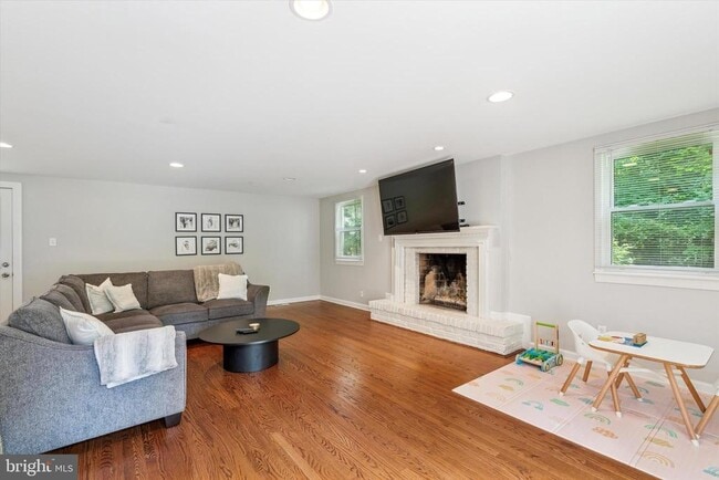 Building Photo - 903 Sulgrave Ln