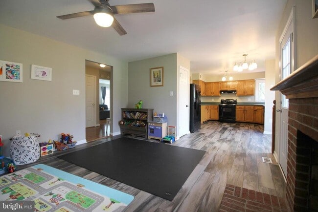 Building Photo - 21039 Emerson Ct