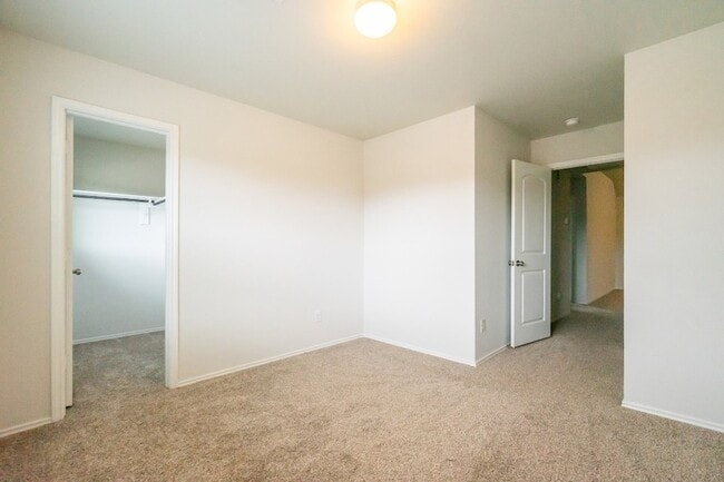 Building Photo - 16856 Pink Wintergreen Dr