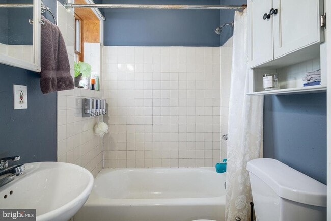 Building Photo - 615 S 11th St