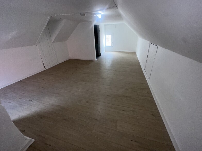 Building Photo - 115 East Ave