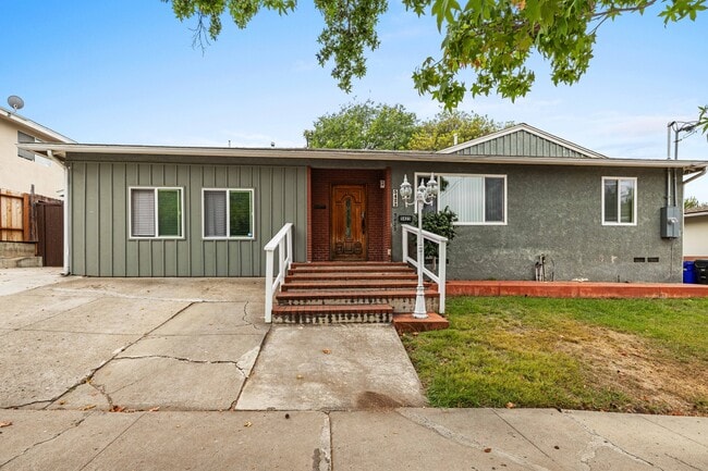Primary Photo - 5423 Mary Ln Dr