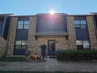 Building Photo - 401 SE 12th St
