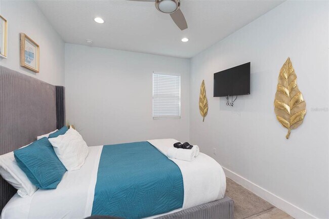 Building Photo - 2013 E Waters Ave