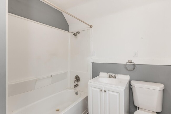 Building Photo - 2109 Claussen St