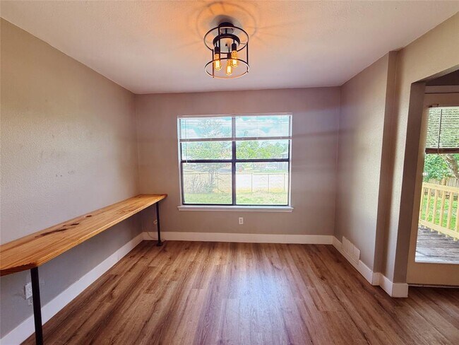 Building Photo - 1711 Ryon Ln