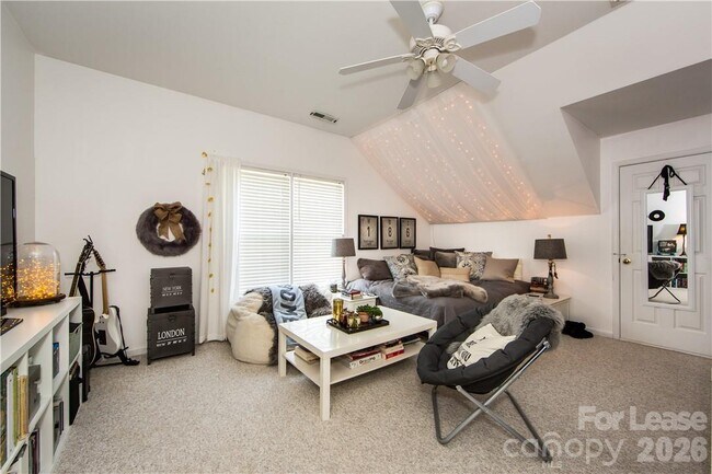 Building Photo - 10378 Sutherby Dr
