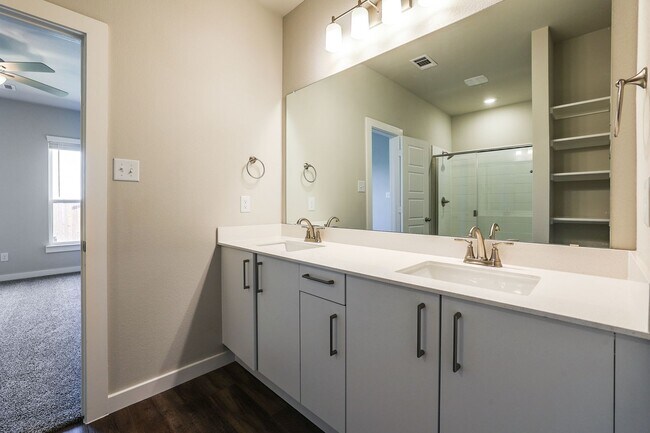 Building Photo - 657 Blackland dr