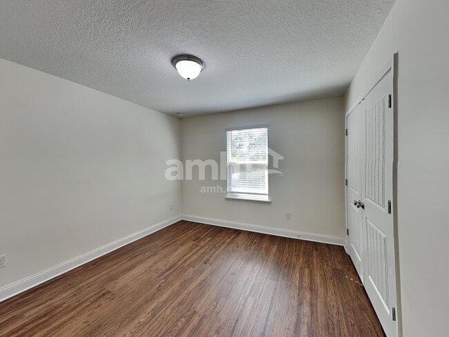 Building Photo - 3132 Creek Village Ln