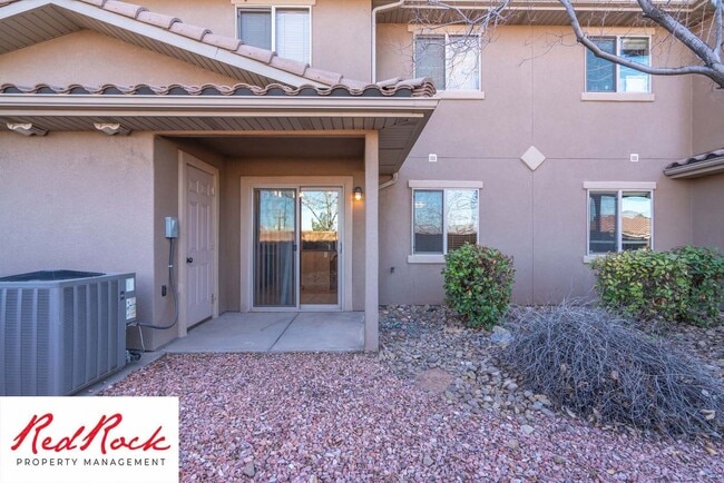 Building Photo - Beautiful 3 bedroom, 2.5 bathroom Townhome...