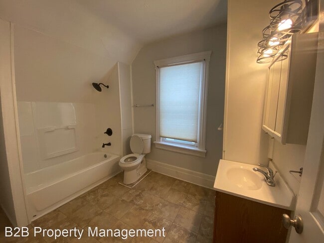 Building Photo - 3 br, 1 bath House - 12028 Wade Park Ave.