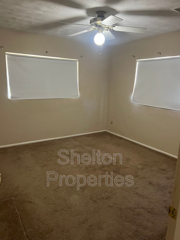 Building Photo - 718 W Glenn Dr
