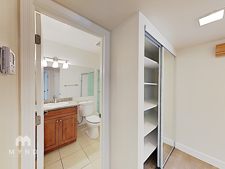 Building Photo - 6959 Greenback Ln