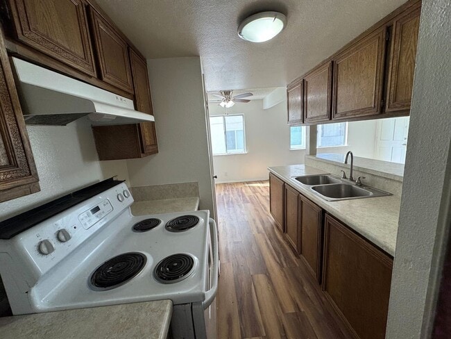 Building Photo - Centrally Located McKeon Condo