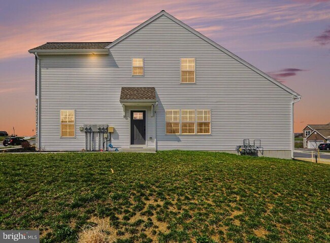 Building Photo - 7884 Oakbrook Dr