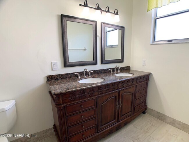 Building Photo - 7931 Dwyer Dr