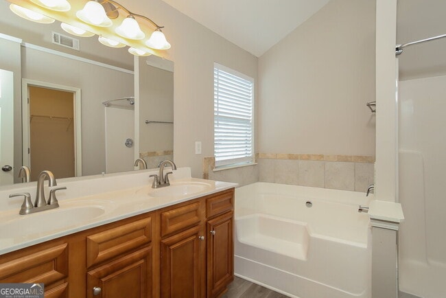 Building Photo - 307 Hidden Creek Ln