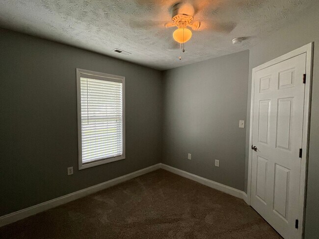 Building Photo - Charming 3 Bed, 2 Bath Plus Bonus Room in ...