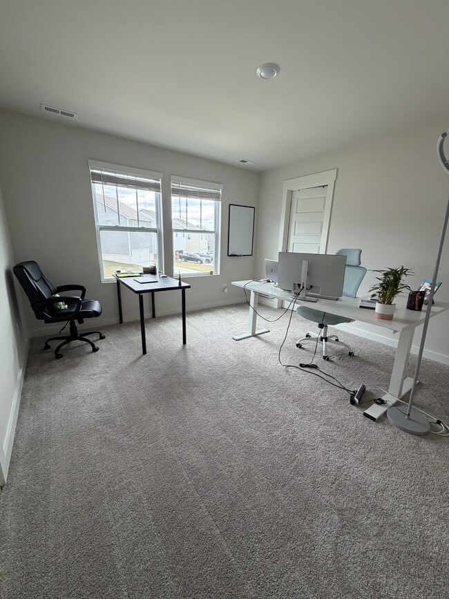 Building Photo - 213 Tartan Dr