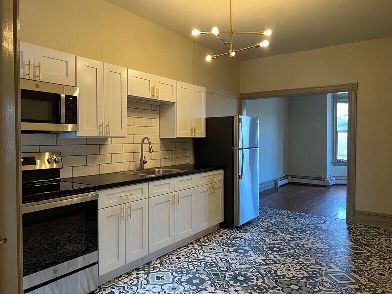 Building Photo - 25 S West End Ave