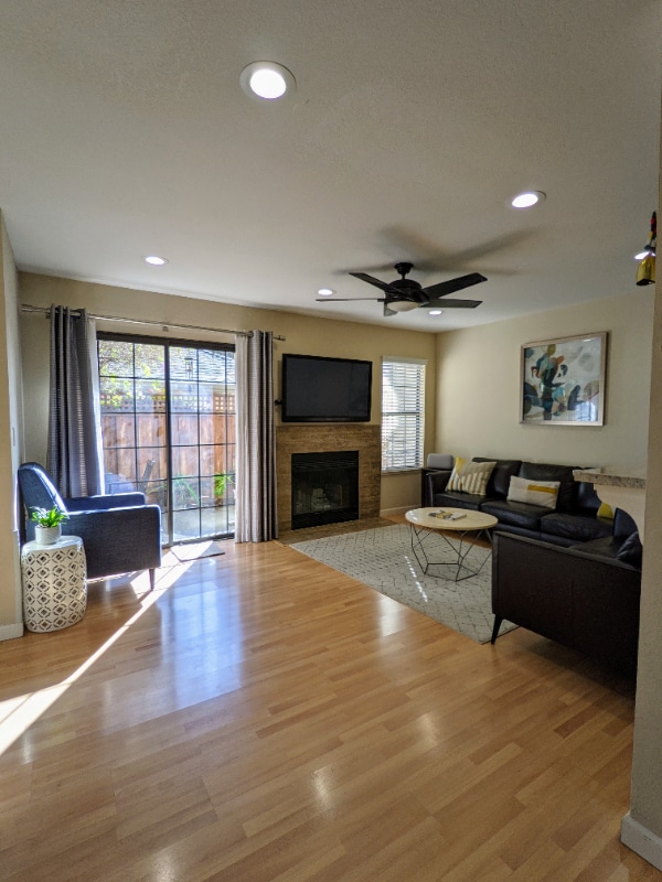 Building Photo - 328 W Sunnyoaks Ave