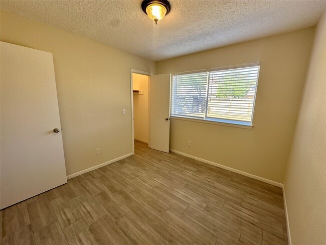 Building Photo - 18074 Glenledi Dr