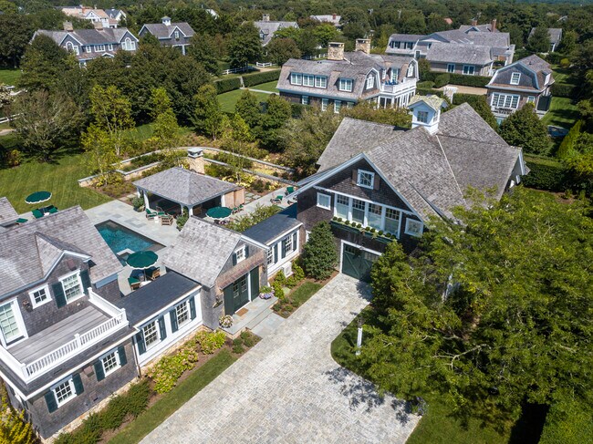 Building Photo - 3 Field Club Dr