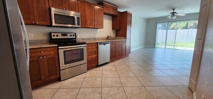 Building Photo - 5151 SE 103rd Ln