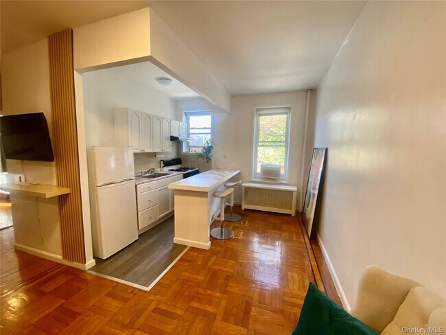 Building Photo - 92-02-92-37 37th Ave