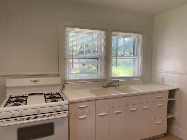 Building Photo - 1317 Highland Dr