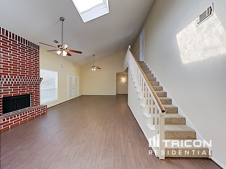 Building Photo - 943 Somercotes Ln