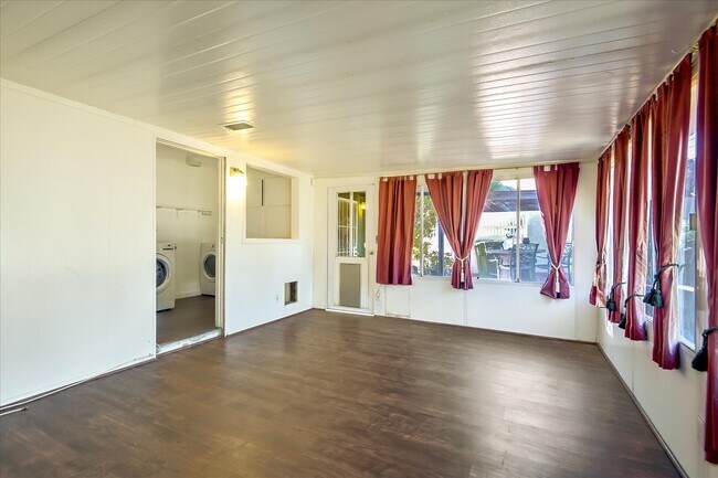 Building Photo - 9239 Bonavista Ln