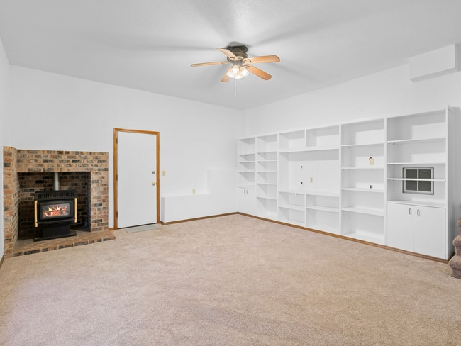 Building Photo - 1107 Meadowview Ct