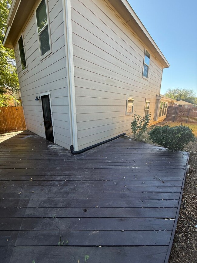 Building Photo - $1,1000 OFF YOUR FIRST FULL RENT IF YOU ARE READY TO MOVE!!!!!River Garden Addition 3 bed 2 1/2 b...