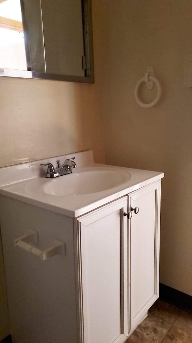 NEW VANITY/SINK - 218 Randel Ave