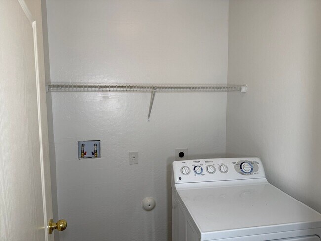 Building Photo - 5992 E Vega Ct