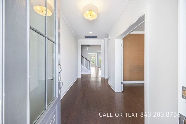 Building Photo - 2219 Midden Dr