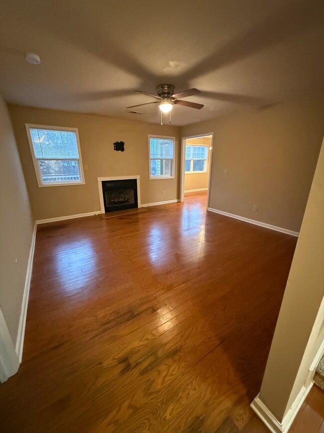 Building Photo - 9907 Thunderbolt Way